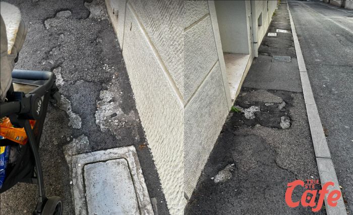 Via Ciamician-Tigor, marciapiedi disastrati: l'ira di un triestino 
