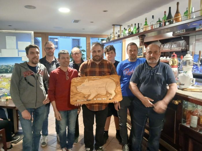 Amicizia e tradizione: un gruppo di amici vince il premio per il Miglior Salame Affumicato del FVG