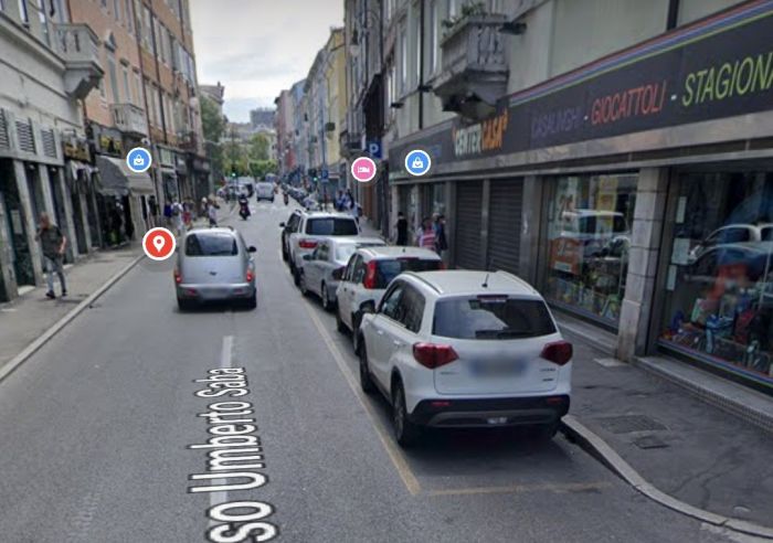Tensione alle stelle in Corso Saba, lite con calci e pugni davanti a tutti 