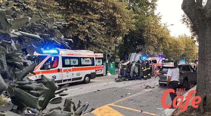 Incidente all'alba a Barcola, si aggravano le condizioni del conducente alla guida dell'auto
