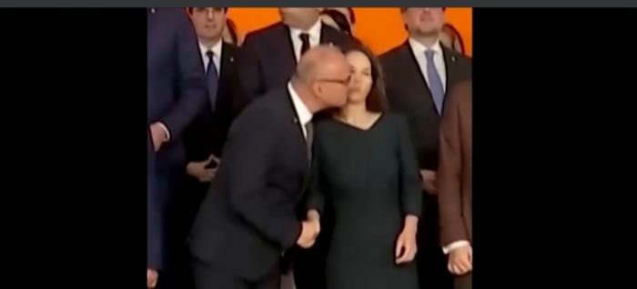 Croazia: un caso ‘tentato bacio’ ministro Esteri a omologa tedesca Baerbock