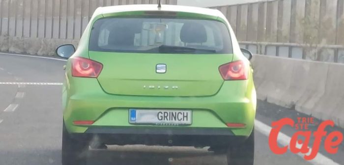 Verso Natale, anche il Grinch ha la sua auto