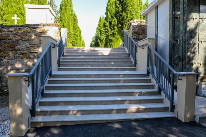 Soddisfazione a Trieste! Riaperta in Cimitero la scaletta di collegamento tra i campi 15 e 38