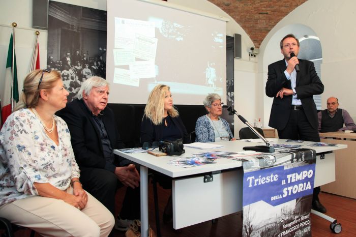 Presentata la mostra “Trieste, il tempo della storia. Fotografie e filmati di Francesco Penco 1918-1950” 