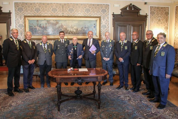 Riconoscimento del Comune al centenario Ermanno Antonazzo, Croce al merito di guerra: congratulazioni di Dipiazza