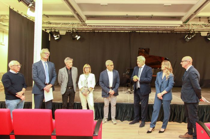 L’assessore Rossi ha presentato il pianoforte Steinway&Sons di proprietà di Pro Senectute
