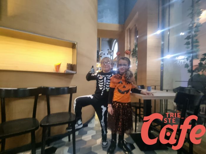 Anche a Trieste si festeggia ad Halloween, sin dal mattino tanti bimbi vestiti in modo.. "mostruoso"!