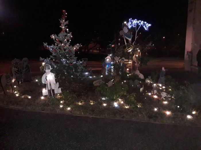 Inaugurato a Villa Carsia con l’esibizione del Coro d’Argento di Villa Carsia il presepe di Nonna Bruna 