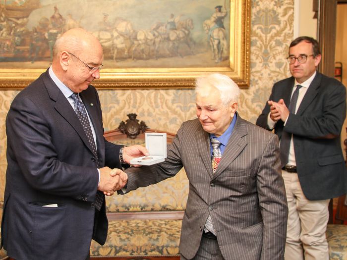 Il Sindaco ha conferito il Sigillo Trecentesco al libraio triestino Sergio Zorzon
