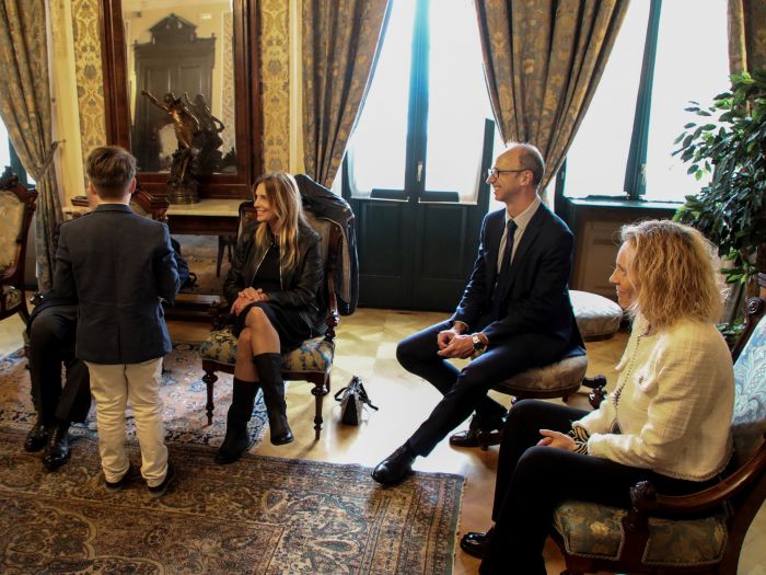 Il giovanissimo triestino Evan Miliani, talento del pianoforte, ricevuto nel Salotto Azzurro 