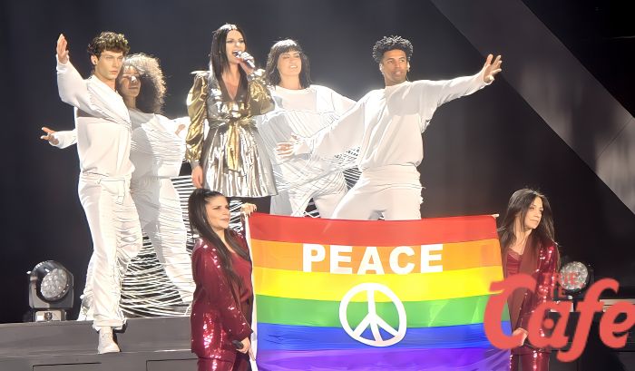 Laura Pausini conquista Lubiana: un successo strepitoso tra musica, emozioni e coriandoli scintillanti!