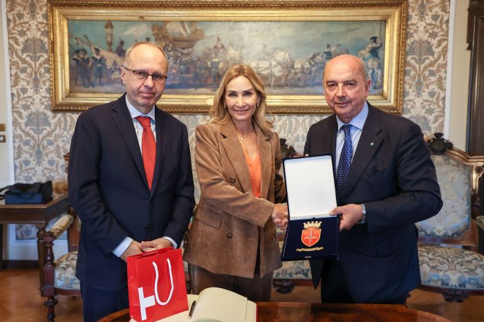 Ambasciatore di Svizzera a Roma Monika Schmutz Kirgöz ricevuta dal Sindaco in Comune