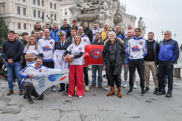 Incontro in Comune con gli atleti presenti a Trieste per il campionato di basket delle Polizie locali