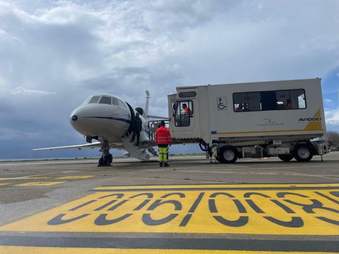 Ragazza in pericolo di vita trasportata da Reggio Calabria a Ciampino con Falcon 900 del 31° Stormo