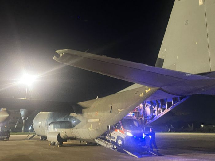 Aeronautica, in pericolo di vita trasportato d’urgenza in Italia con ambulanza su un C-130J