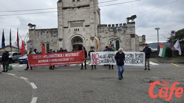 Trieste, presidio contro il transito di armi nei porti: "Stop ai traffici di morte"
