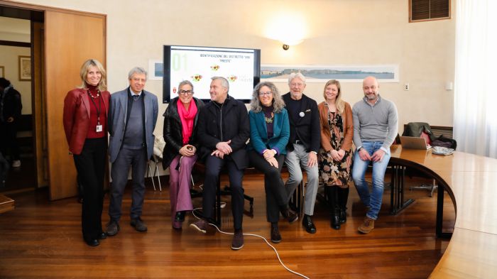 Nuovo logo del distretto del commercio "Vivi Trieste": bilancio positivo e 200mila euro a imprese