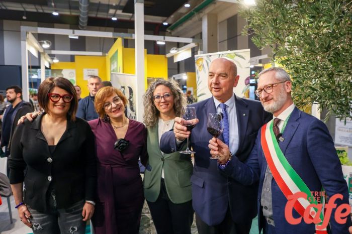 Donato alla Città di Trieste un ulivo secolare dal Comune di Corato nell’ambito di Olio Capitale