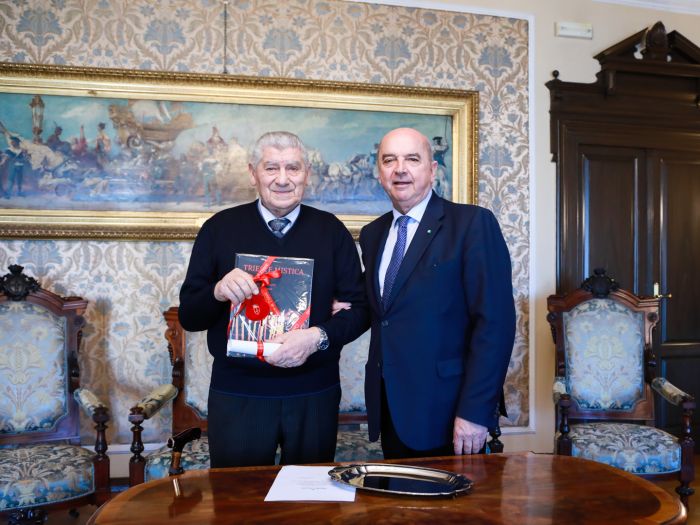 Il Sindaco ha incontrato Pietro Aizza, ideatore e realizzatore dell'alabarda situata all'ingresso di Trieste 
