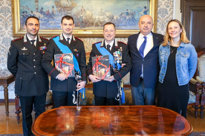 Il Sindaco Dipiazza saluta il Maggiore Arba e dà il benvenuto al Capitano Ciolini alla guida della Compagnia Carabinieri
