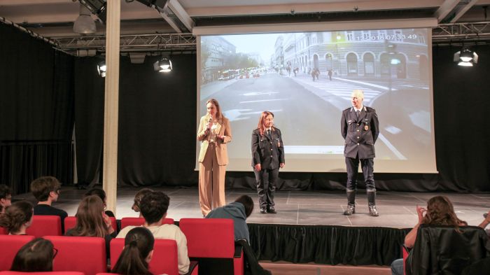 La Polizia Locale tra i banchi di scuola: oltre 250 studenti del Carducci-Dante a lezione di educazione stradale