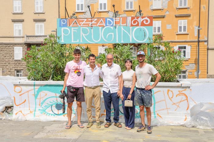 Piazza Perugino rinasce con i colori dell’arte urbana: street art, verde e partecipazione per la nuova identità
