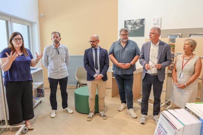 Biblioteche a misura di mamma, inaugurati i punti allattamento a Trieste