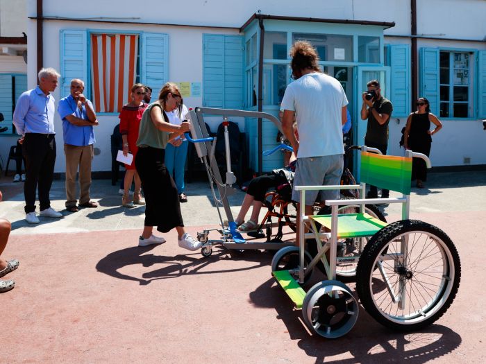 Un tuffo nella dignità: al Pedocin arriva il sollevatore del Comune per persone con disabilità