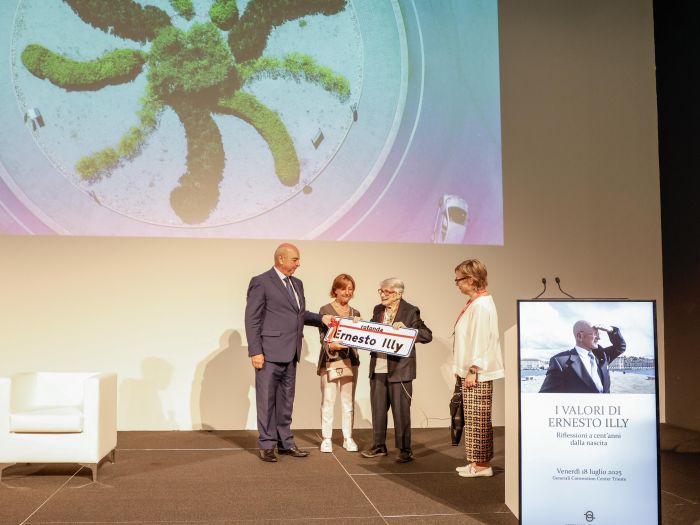 Trieste omaggia Ernesto Illy: consegnata alla famiglia la targa della nuova rotonda a lui dedicata