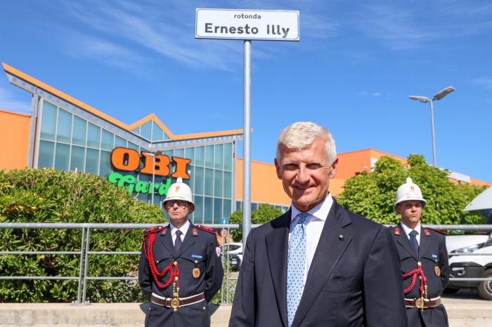 Rotonda intitolata a Ernesto Illy nel centenario dalla nascita: Trieste celebra l'imprenditore simbolo del caffè