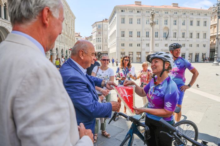 Pedalando per la speranza: a Trieste la carovana ciclistica che sfida il Parkinson con sport e coraggio