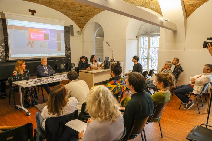 Un palcoscenico diffuso tra le vie della città: Openstage porta le arti di strada nell’era digitale
