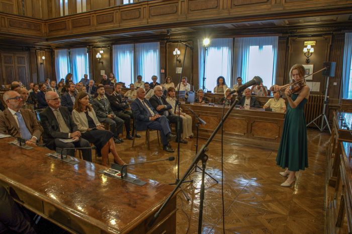 Il Festival di Trieste  si apre con la giovane stella Giulia Rimonda nella sala del Consiglio Comunale