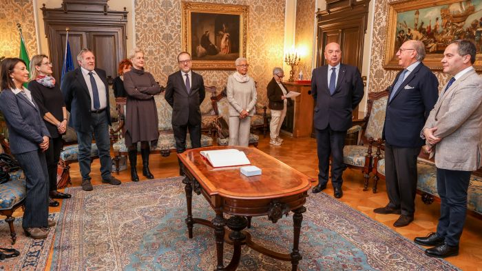 Il Sindaco Dipiazza consegna il Sigillo trecentesco della Città di Trieste a Le Fondazioni Casali ETS