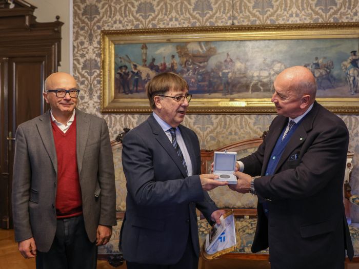 Dipiazza conferisce il Sigillo Trecentesco all'Associazione DLF di Trieste