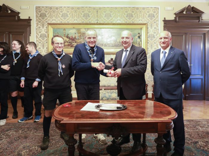 Il sindaco premia il Gruppo Scout Agesci Trieste 2 per i suoi 50 anni di impegno educativo
