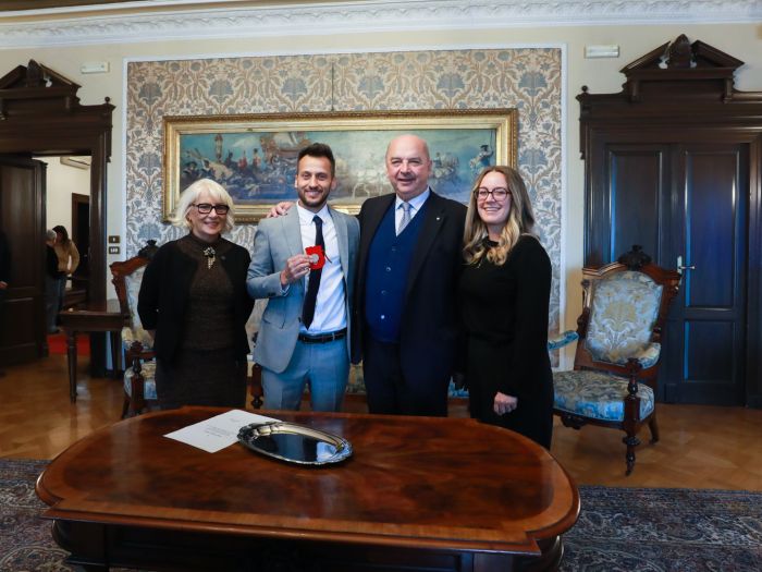 Matthias Lodi, trionfo internazionale: Dipiazza consegna il riconoscimento della città (VIDEO)