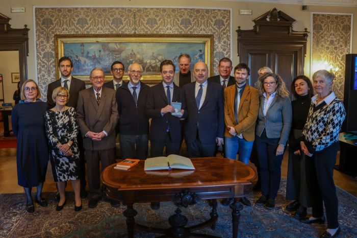 Dipiazza conferisce il Sigillo Trecentesco della città di Trieste al Teatro Stabile Sloveno