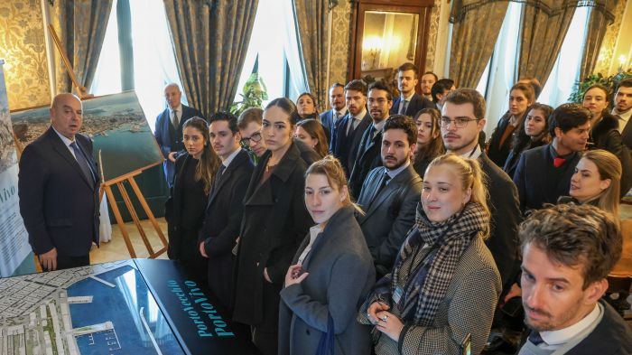 Trieste abbraccia i discendenti degli emigrati italiani: incontro in Comune con gli studenti del MIB