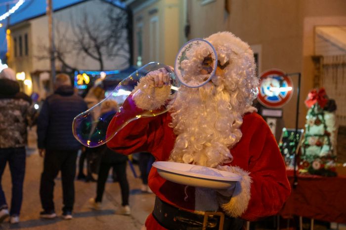 "Natale sotto alle stelle": Servola di illumina di luci e sorrisi