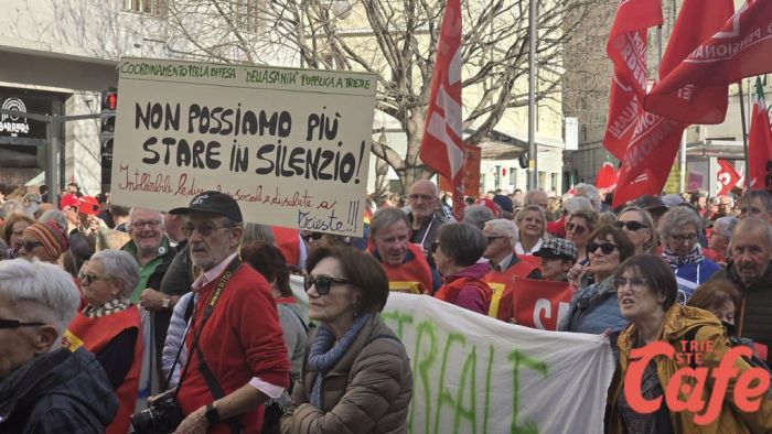 Corteo per la sanità pubblica, migliaia in piazza a Trieste: “Un bene prezioso da difendere” (VIDEO)