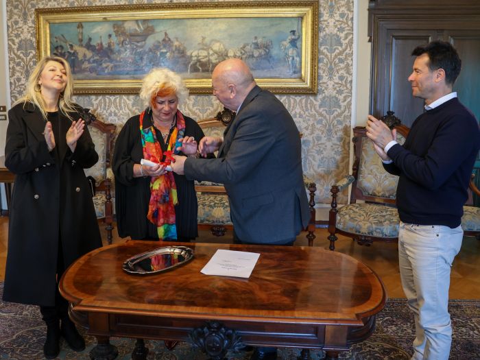 Il sindaco Dipiazza ha conferito un riconoscimento all'attrice triestina Michela Vitali 