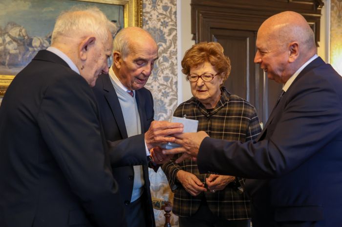 Sigillo trecentesco ai coniugi Polojaz e Lokar per la donazione di porcellane del '700