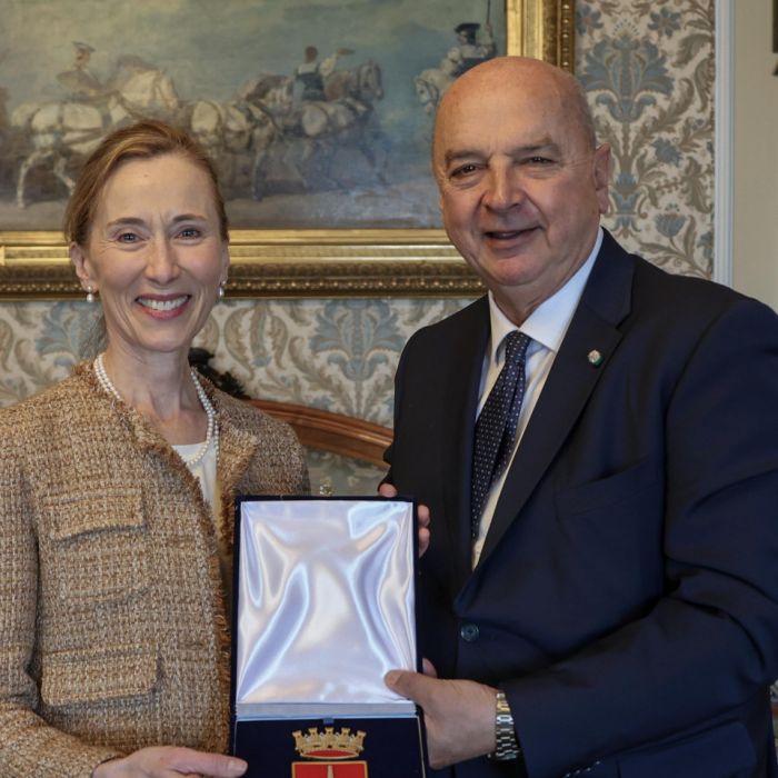 Il sindaco Dipiazza ha ricevuto l'ambasciatore d'Irlanda in Italia S. E. Elizabeth McCullough