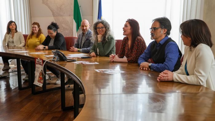 Dal camice al palcoscenico: al Bobbio va in scena lo spettacolo per aiutare i bambini del Burlo