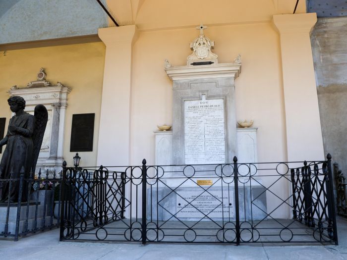 Sant’Anna torna a splendere: restaurate le tombe monumentali sotto il colonnato storico del cimitero