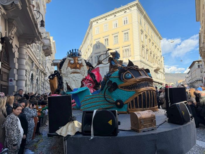 Carnevale di Trieste, esplode la festa del Martedì Grasso: trionfa Città Vecchia San Giusto