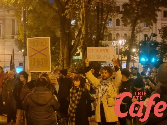 Trieste in piazza per la solidarietà ai popoli kurdo e iraniano, mobilitazione pacifica in centro città