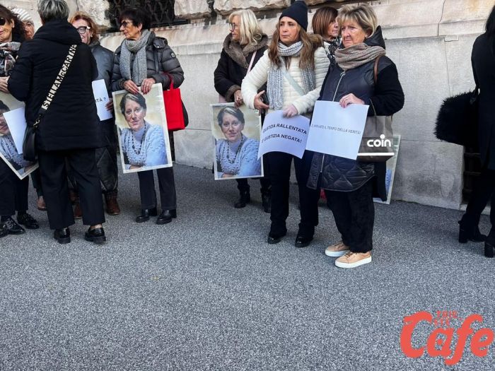 Trieste si raccoglie per Lilly: stamattina partecipato presidio silenzioso al Tribunale (FOTO-VIDEO)