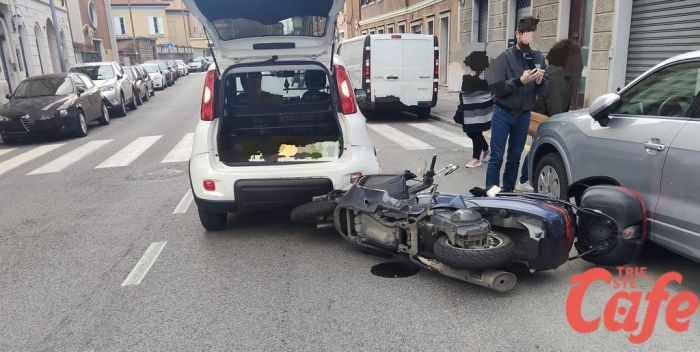 Scontro scooter-auto in via dell’Istria, traffico rallentato nel pomeriggio